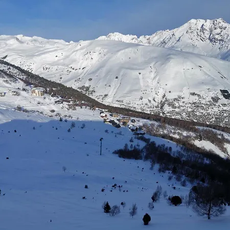 Au Pied Des Pistes *